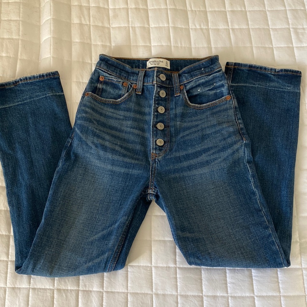 Abercrombie & Fitch Ultra High Rise Ankle Straight Jean
